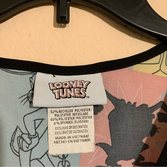 Looney Tunes V-neck Scrub Top Women's Size L Nurse Doctor Healthcare - Picture 2 of 8